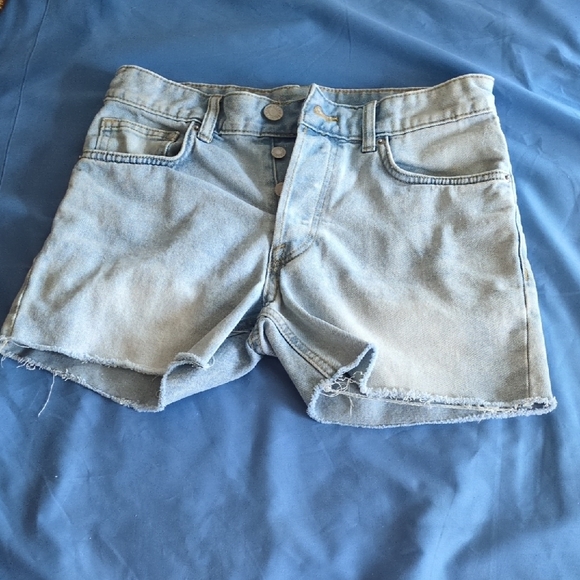 H&M Light Wash Jean Shorts - Picture 1 of 4